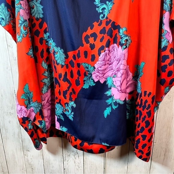 Reversible flowy blouse. Red, blue , pink and green top - Picture 7 of 7